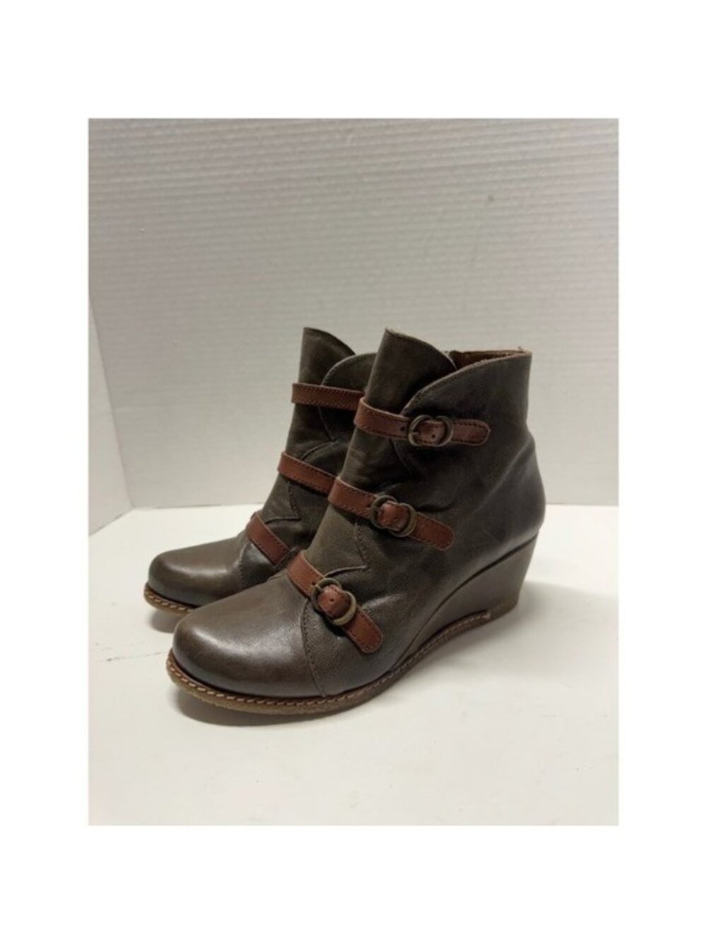 Eric Michael Leather Triple Buckle Wedge Ankle Boots Brown Spain Womens 35 5